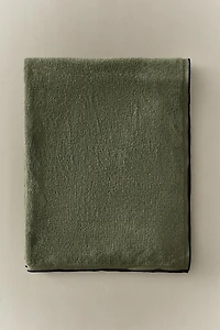 BATH TOWEL WITH CONTRAST TOPSTITCHING