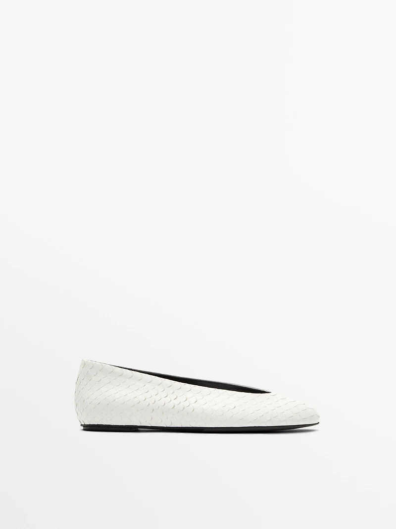 Ballet flats with leather detail