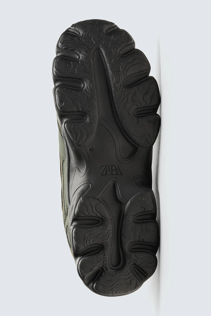 CHUNKY SOLE SNEAKERS