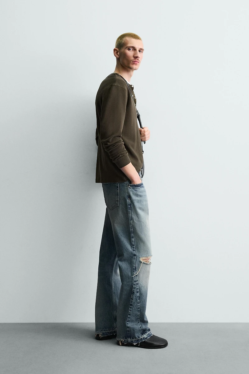FLARE FIT RIPPED JEANS