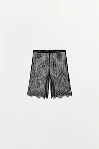 LACE CAPRI PANTS