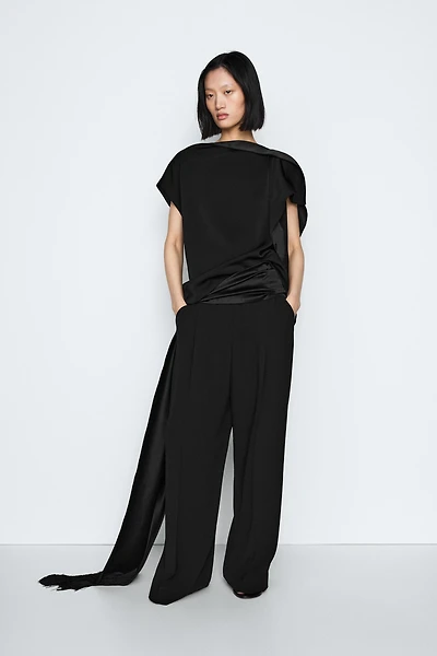 Asymmetric top with ruffle detail - STUDIO