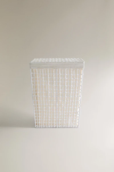 LAUNDRY HAMPER WITH FABRIC LINING