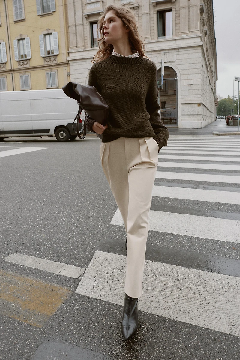 PANTALON CAROTTE À BOUTONS LA TAILLE