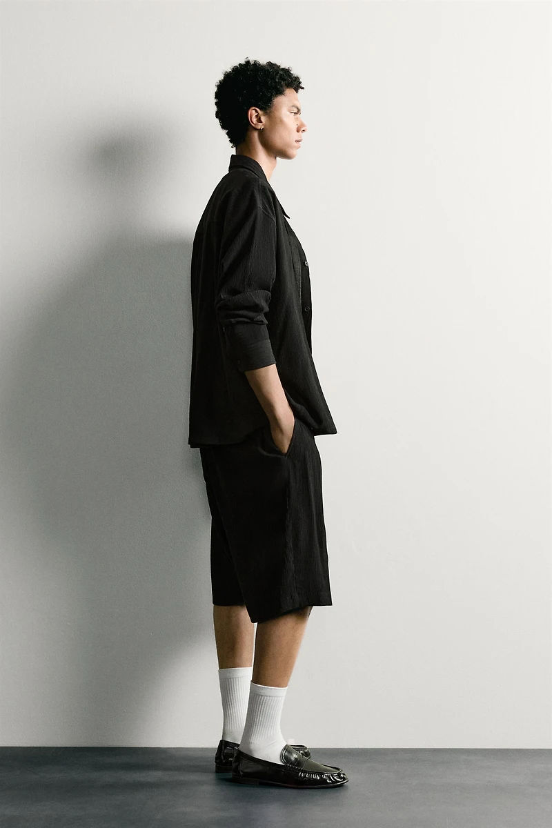TEXTURED RELAXED FIT SHORTS