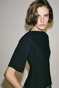 RIBBED KNIT TOP