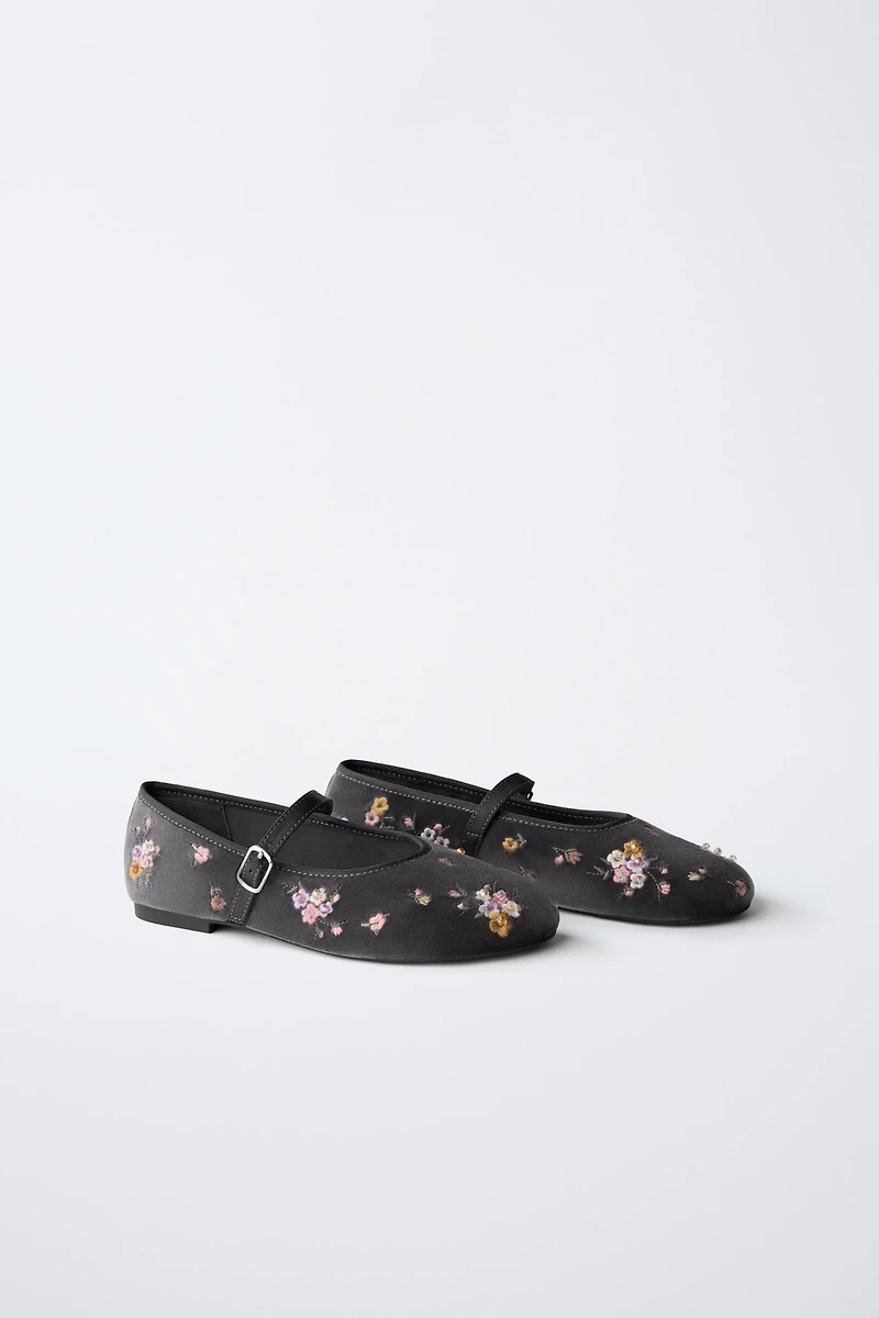 FLORAL EMBROIDERED BALLET FLATS