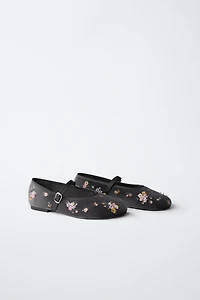 FLORAL EMBROIDERED BALLET FLATS
