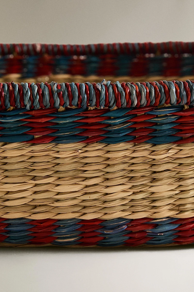 CONTRAST OVAL SEAGRASS BASKET