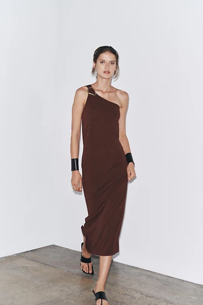 ROBE MIDI EN MAILLE ASYMÉTRIQUE AVEC DÉCOR