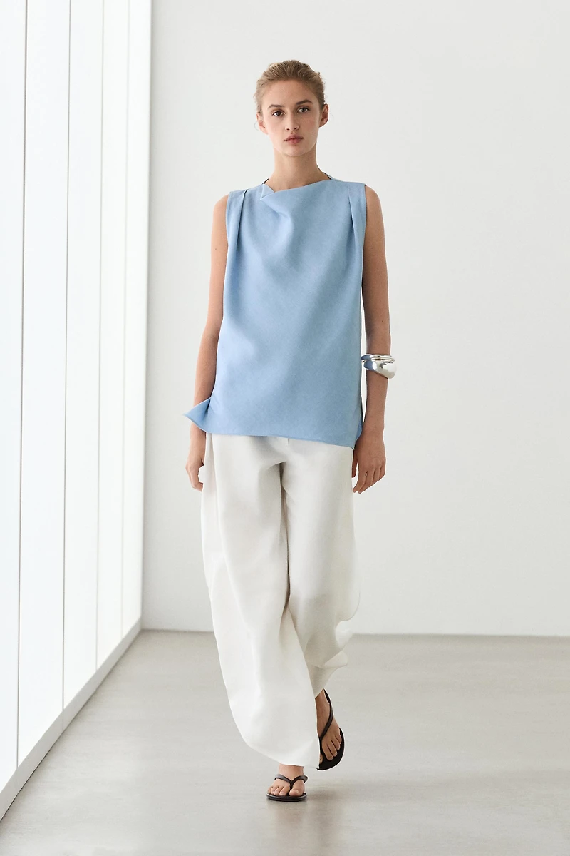 Flowing linen blend pleated top