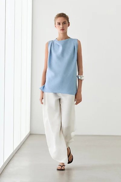 Flowing linen blend pleated top