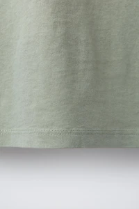 T-SHIRT TEINT EN PIÈCE ŒILLETS