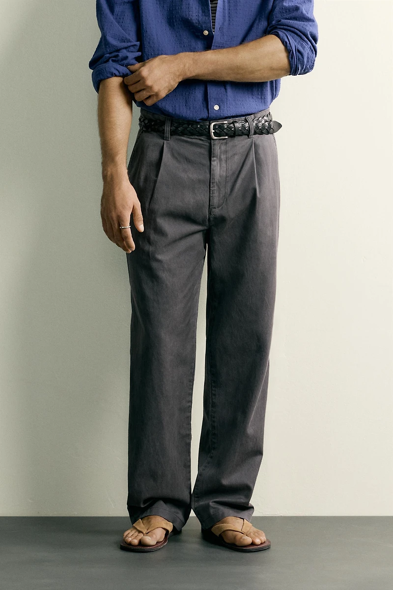 RELAXED FIT PLEATED CHINO PANTS