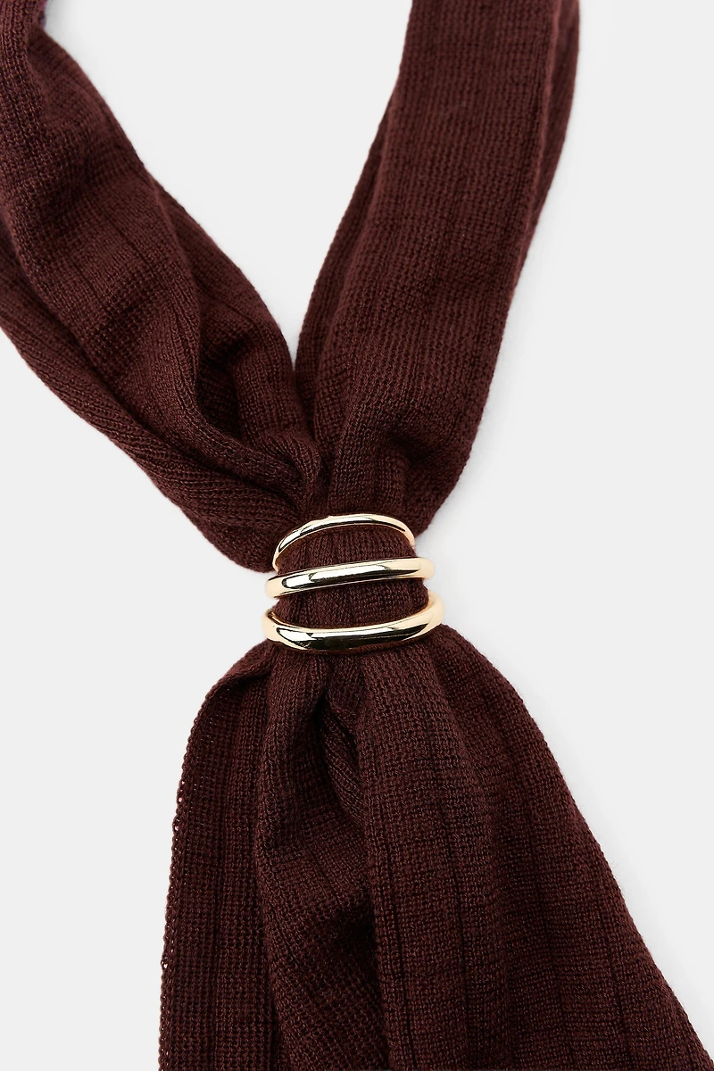 KNIT BANDANA WITH BROOCH