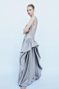 CONTRASTING VOLUMINOUS DRAPED MAXI DRESS