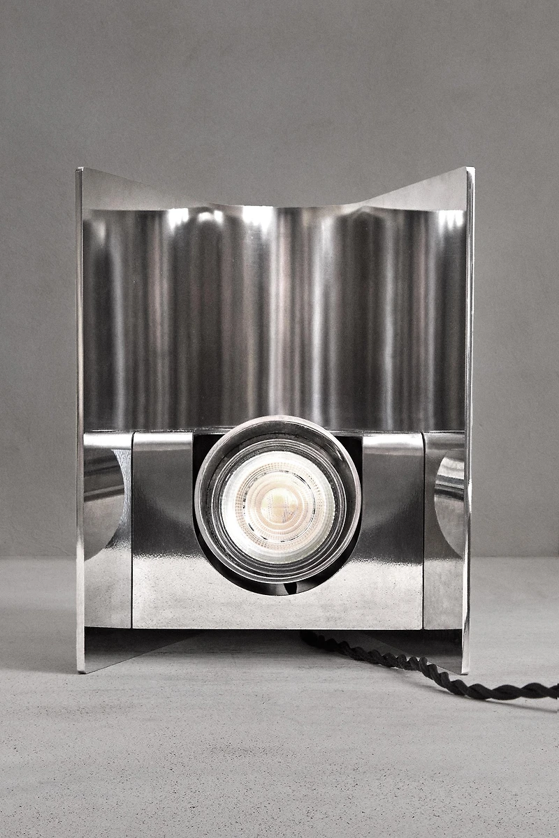 SPOTLIGHT 01