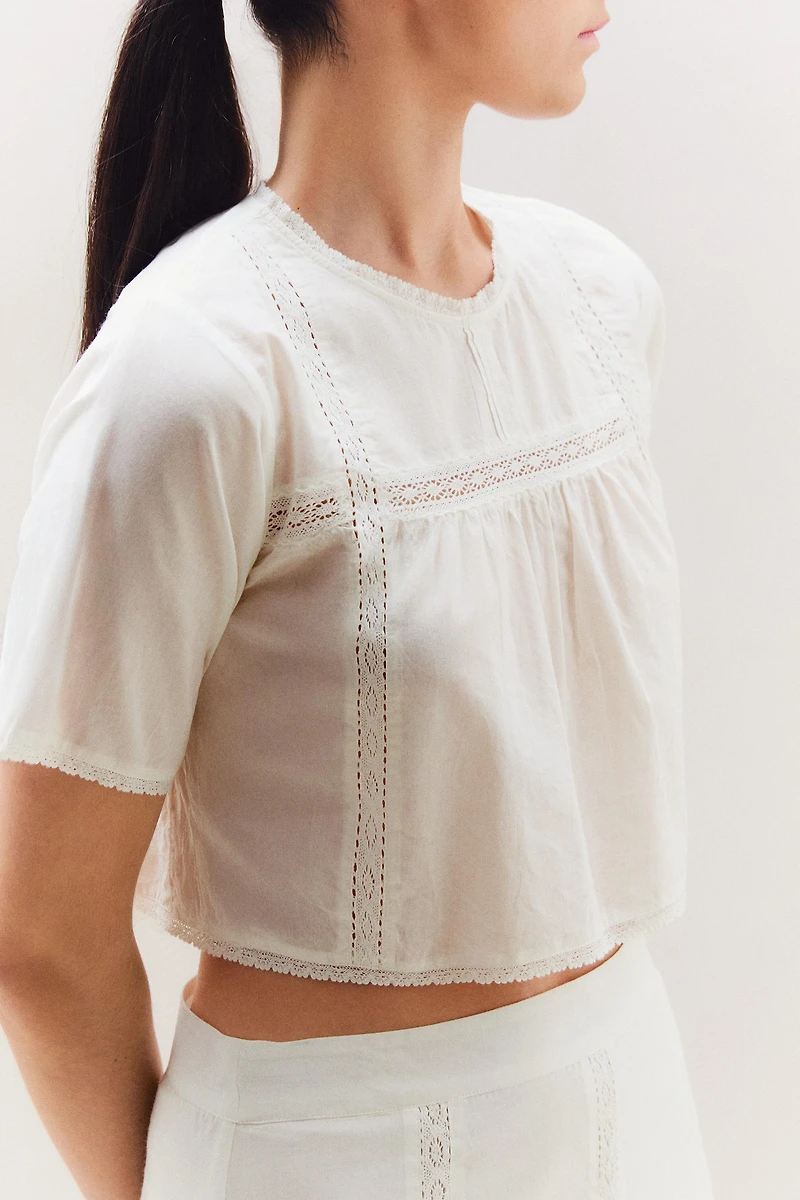 LACE CROP TOP