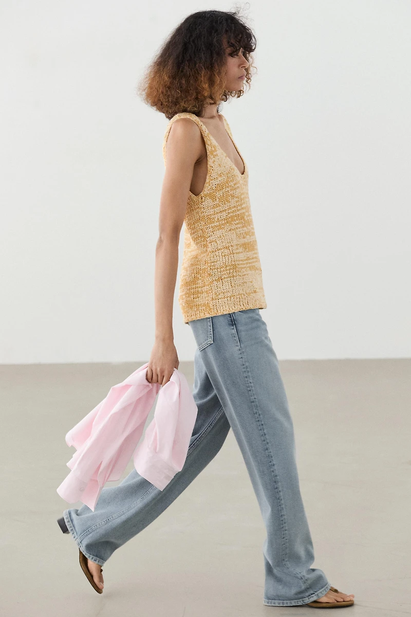 Round neck knit top