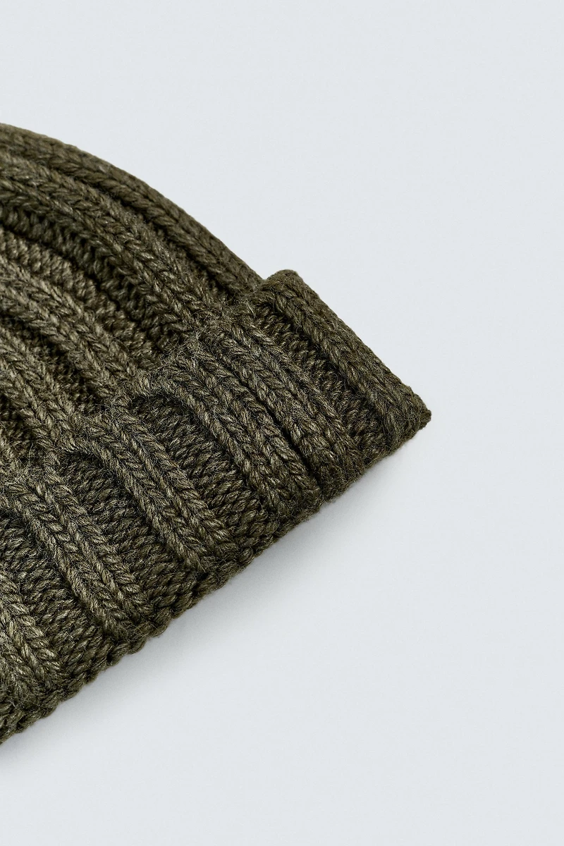 RIBBED BEANIE