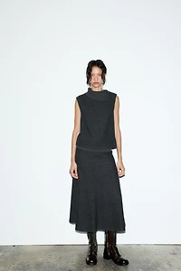 SOFT OPEN NECK TOP