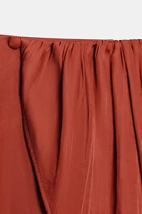 ROBE COURTE ASYMÉTRIQUE AVEC CEINTURE