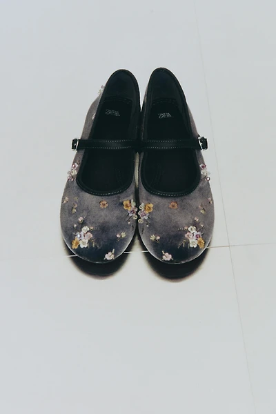FLORAL EMBROIDERED BALLET FLATS