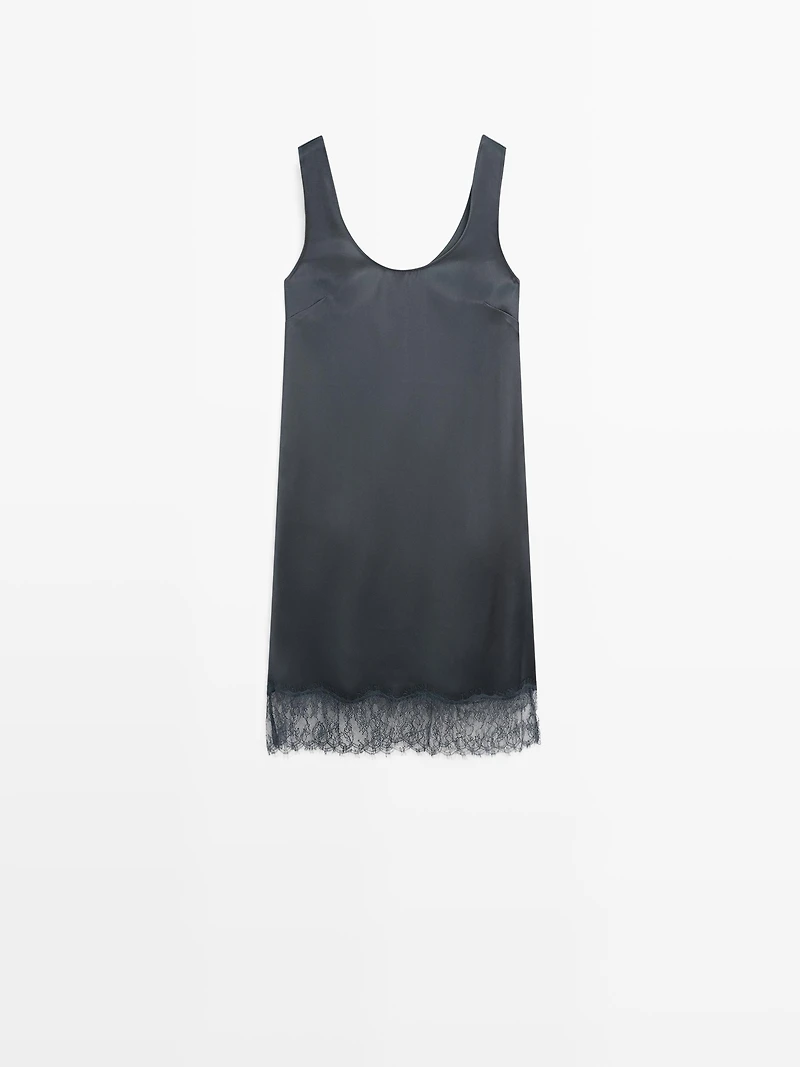 Robe courte fluide satinée