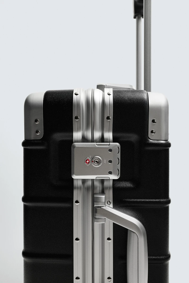 TRAVEL SUITCASE