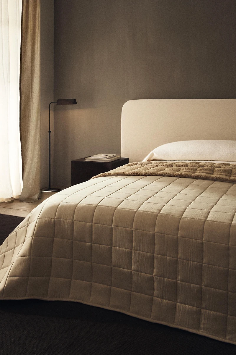 REVERSIBLE FAUX SHEARLING QUILT