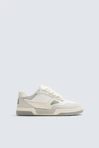 SKATE SNEAKERS