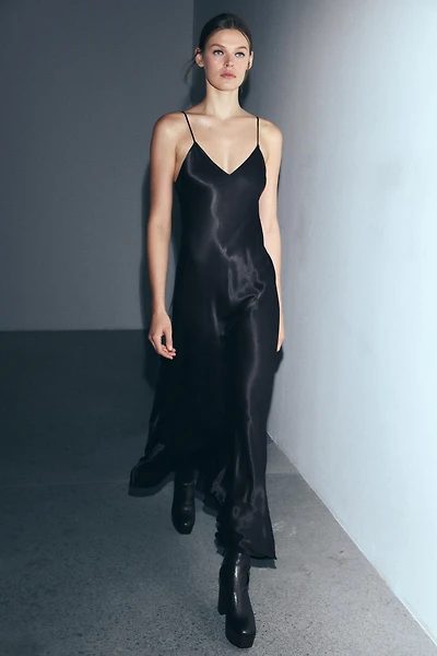 PLATFORM HEELED ANKLE BOOTS