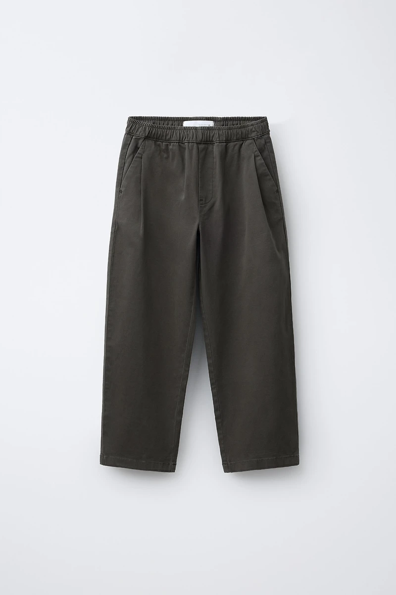PLEATED STRAIGHT LEG PANTS
