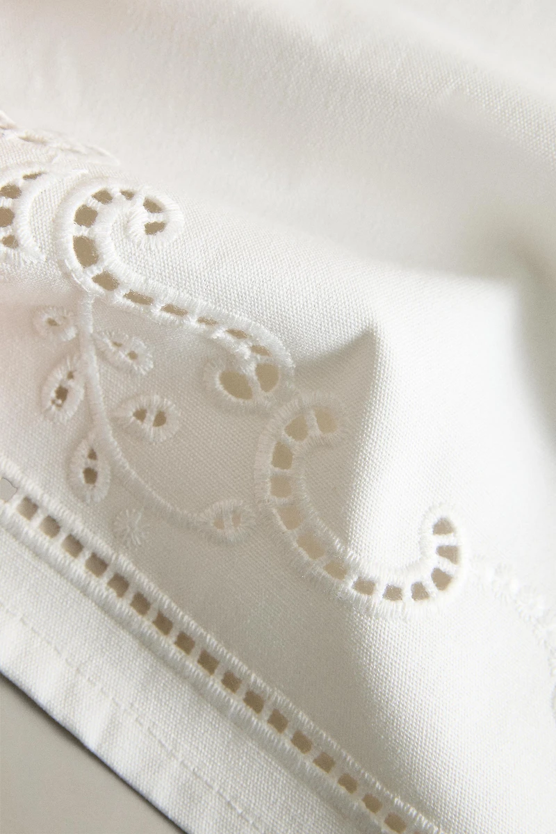 SET DE TABLE BRODERIE ET JOUR ÉCHELLE