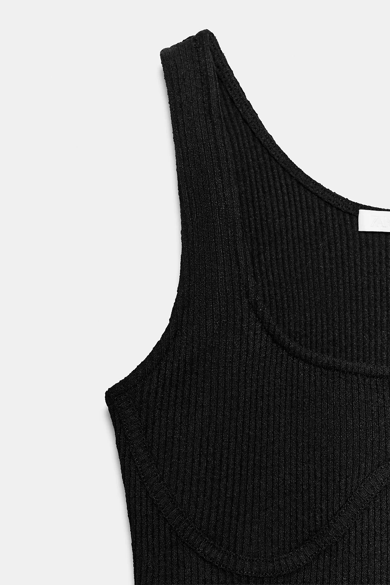 RIBBED STRAPPY CROP TOP