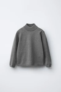 PULL EN MAILLE À COL CHEMINÉE
