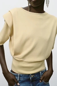 TOP EN MAILLE À ÉPAULETTES
