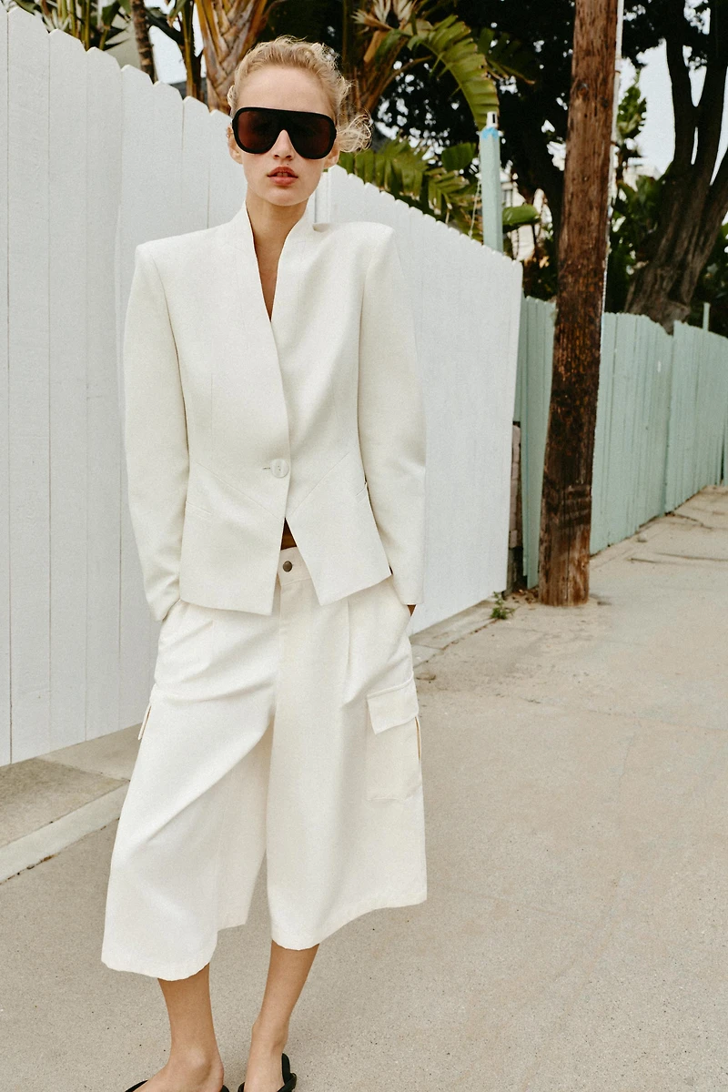 FITTED BLAZER WITH SHOULDER PADS