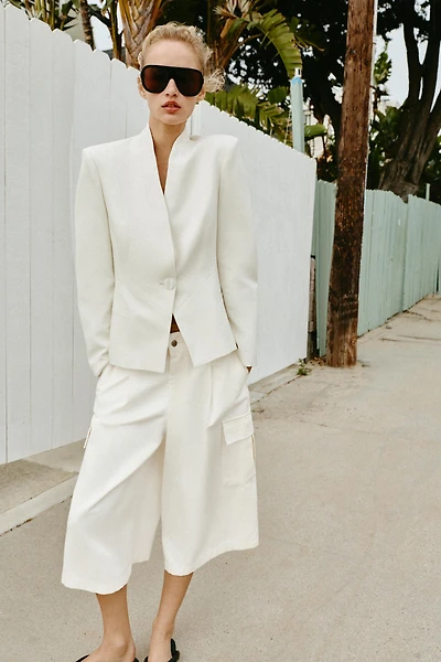 FITTED BLAZER WITH SHOULDER PADS