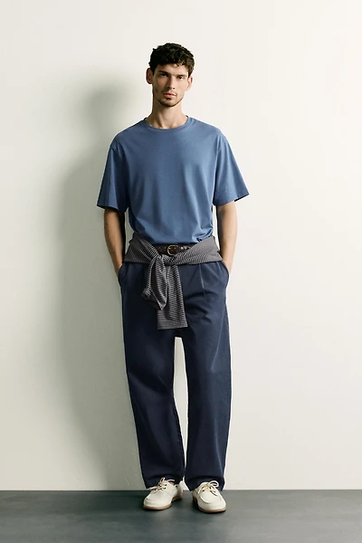 PANTALON CHINO STRAIGHT FIT À PLIS
