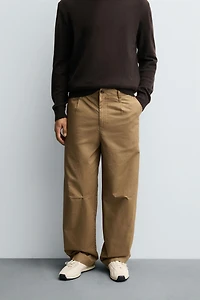PANTALON CHINO COUPE DÉCONTRACTÉE À PLIS