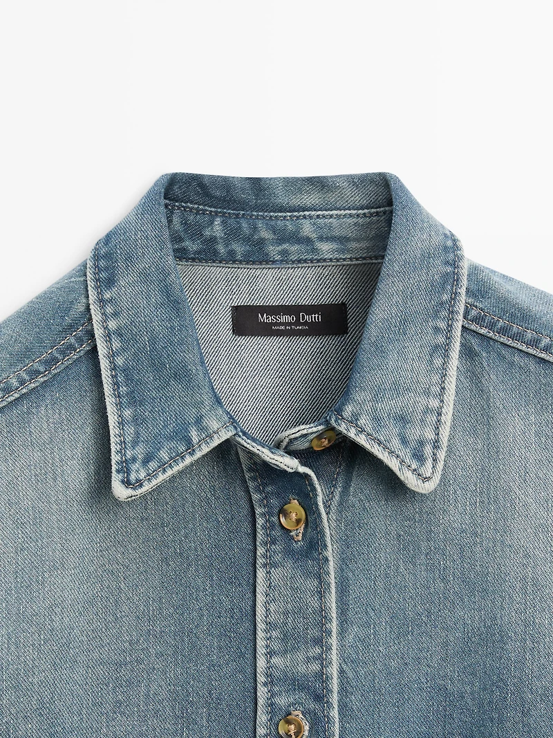 Loose-fitting denim shirt with pockets