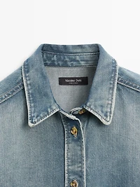 Loose-fitting denim shirt with pockets