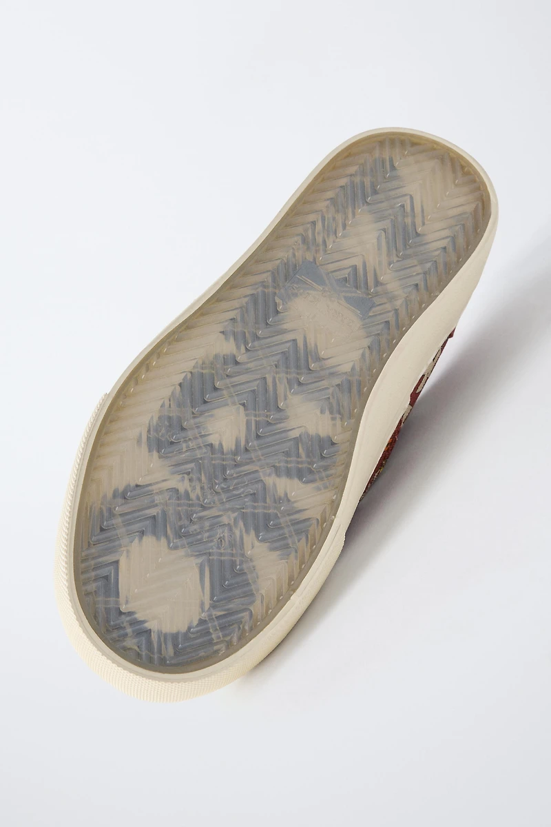 LACE-UP SNEAKERS