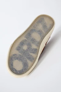 LACE-UP SNEAKERS