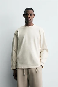 HEAVYWEIGHT LONG SLEEVE T-SHIRT WITH STUD