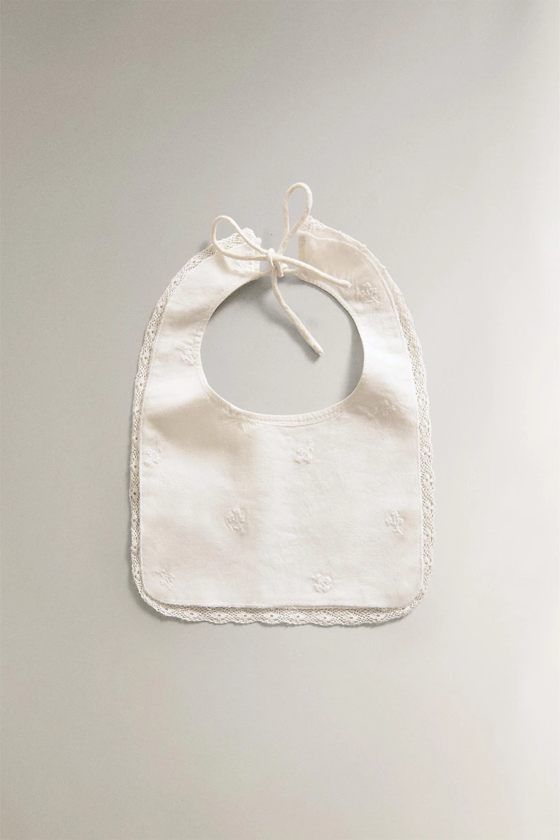 BABY BIB WITH FLORAL EMBROIDERY