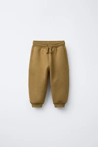PANTALON DE JOGGING LOGO EN RELIEF