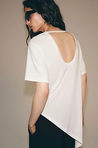 TOP À MANCHES COURTES ASYMÉTRIQUE