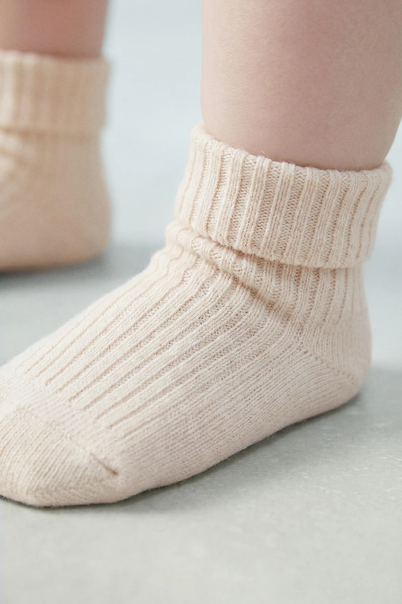 FOUR-PACK OF RIBBED SOCKS WITH BOX